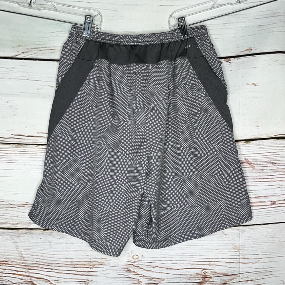 Nike Dri-Fit Size L Gray Performance Running Shorts - Picture 2 of 3